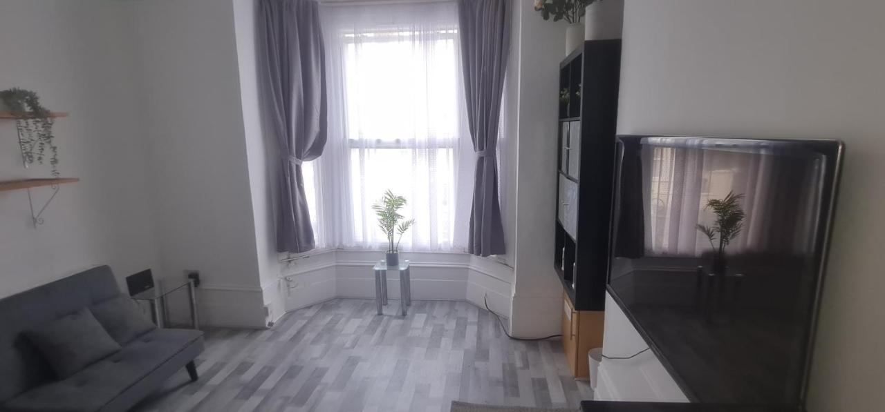 2 Bed Flat In Lambeth Daire Londra Dış mekan fotoğraf